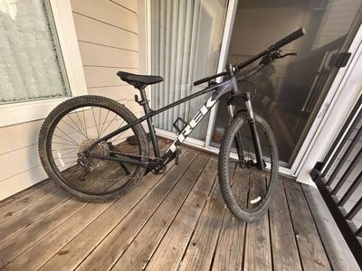 🚨 URGENT MOVING SALE: Trek Marlin 7 Mountain Bike Size: M 🚨 3