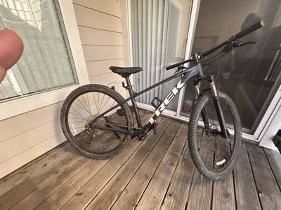 🚨 URGENT MOVING SALE: Trek Marlin 7 Mountain Bike Size: M 🚨 2