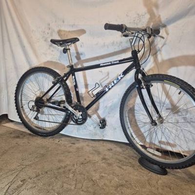 Trek 820 Sport Mountain Bike 26 inch wheels 1