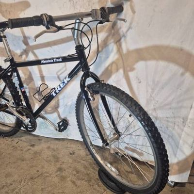 Trek 820 Sport Mountain Bike 26 inch wheels 2