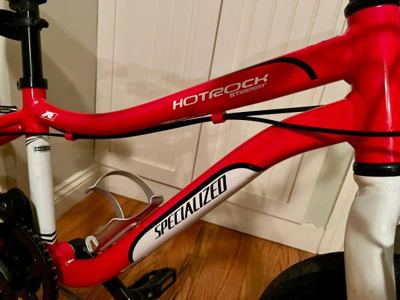 Specialized Hotrock 20 Street 6-speed kids hybrid bike in excellent condition 3