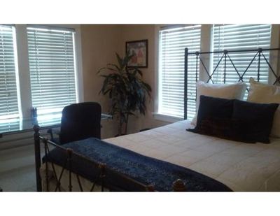 Furnished One-Bedroom in Mid-City Los Angeles — Available Mid Dec. 1