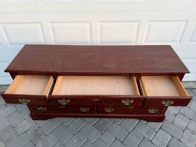 Dresser with 7 drawers 2