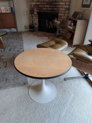 Mid-Century Modern Saarinen-style Tulip Side Table 3