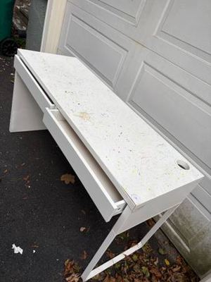 Kids desk, Ikea, good condition 4