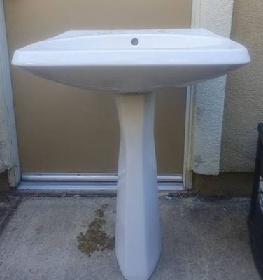 Free Pedestal Ceramic Bathroom Sink in good condition-- white 1