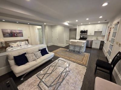 Stunning condo, garden oasis, perfect location, quiet+central, all new 2