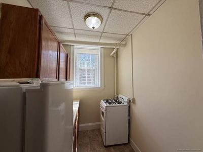 Woodstock Ave/Brighton Clean and Sunny 1 Bed For Now!! No Fee! 3