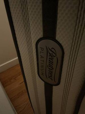 Simmons Beautyrest Platinum Brittany Luxury Mattress - excellent condition. 1