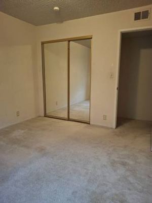 ***Room for rent/Roomie needed*** 2