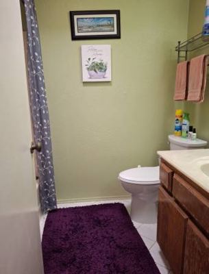 ***Room for rent/Roomie needed*** 3