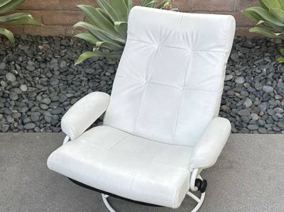 Vintage Ekornes Stressless Lounge Chair Recliner & Ottoman 3