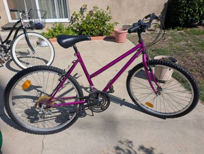 26" Hybrid/commuter bike (purple) 1
