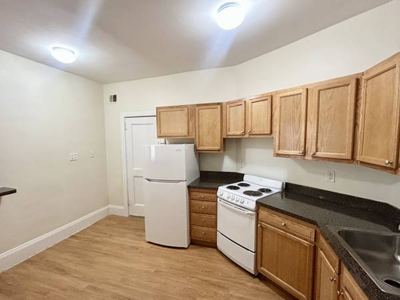 Large Private Room with Bay Window! Heat & Hot Water Incl~No Deposit 3