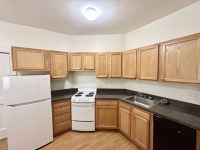 Large Private Room with Bay Window! Heat & Hot Water Incl~No Deposit 2
