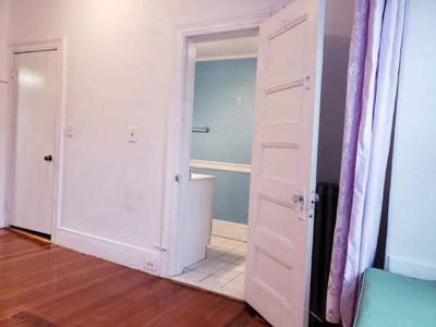 Master-Suite nr BC Law, Boston College, Bus 52 & D-line T, Free WiFi 1