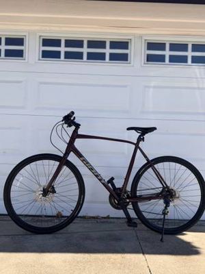 Giant Escape 2 Disc Hybrid – XL Frame, Hydraulic Disc Brakes, Ready to Ride 1