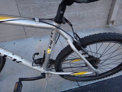 Trek 3700 Mountain Bike – 26” Wheels – Aluminum Frame – Front Suspensi 3