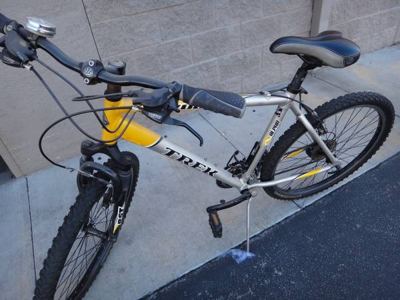 Trek 3700 Mountain Bike – 26” Wheels – Aluminum Frame – Front Suspensi 2