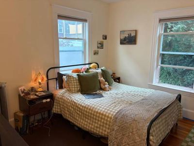 Bright 1 bedroom available in 2 bedroom apartment 1