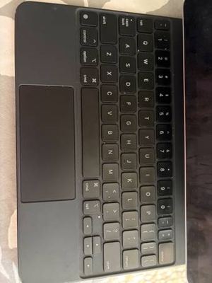 iPad Air 11” with Keyboard (model A2902) 2