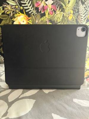 iPad Air 11” with Keyboard (model A2902) 3