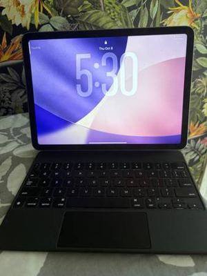 iPad Air 11” with Keyboard (model A2902) 1