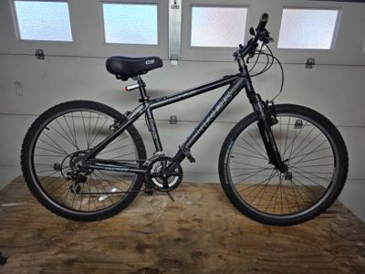 TREK 3700 MOUNTAIN BIKE 1