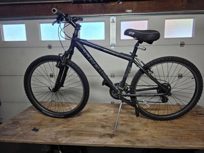 TREK 3700 MOUNTAIN BIKE 2