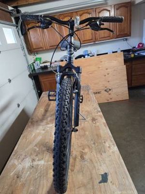 TREK 3700 MOUNTAIN BIKE 3