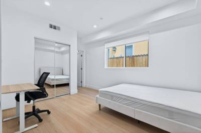 Private room w/ own bathroom by USC - utilities included 2
