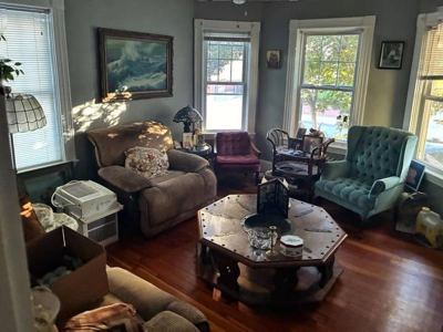 room available in duck village -- Harrison street 2