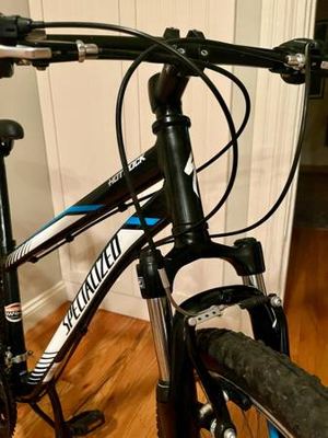Specialized Hotrock 24 21-speed kid’s mountain bike in excellent condition 2