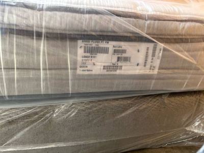Brand New Queen Size 11” Beautyrest BR800 Plush Mattress! 3