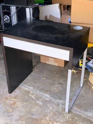 FREE IKEA white/black desk, good condition - FREE - $0 1