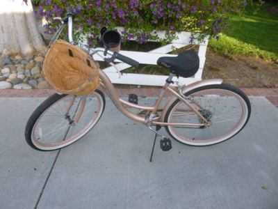 Ladies 26" CRUISER STYLE BIKE W/ACCESSORIES LIKE NEW! 3