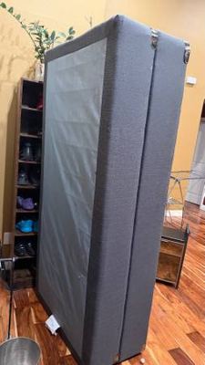 Free king box spring set (Aireloom) 1
