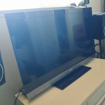 Sony Bravia KDL-40EX500 40-inch LCD TV 1080p (Works Great) 3