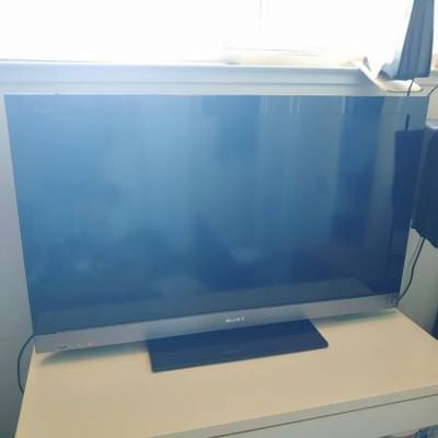 Sony Bravia KDL-40EX500 40-inch LCD TV 1080p (Works Great) 2