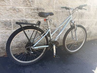 Women’s 26" Giant 21-speed aluminum mountain bike XS for 4'11" to 5'4" 1