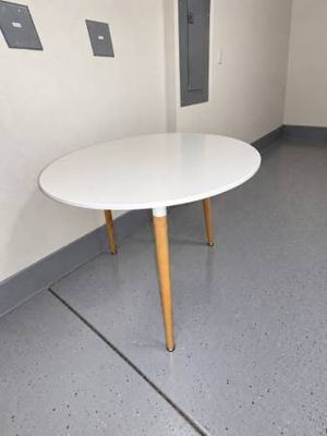 White Round Dining Table 32" - Mid Century Modern 1