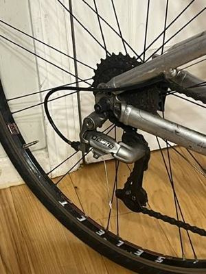Trek 7500; 5´3¨ to 5¨; hybrid; 7 speed; excellent shape;color blue 3