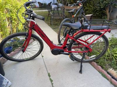 IZIP E3 Vibe Step-Through Electric Bike 2