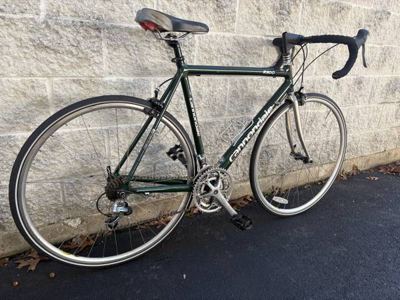 56cm Cannondale 24-speed aluminum commuter road bike fits 5’9” to 6’1” 1