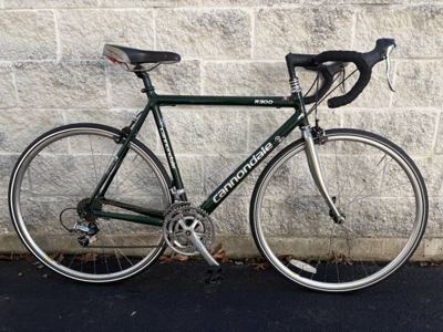 56cm Cannondale 24-speed aluminum commuter road bike fits 5’9” to 6’1” 2