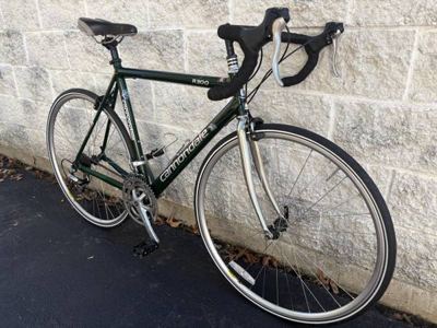56cm Cannondale 24-speed aluminum commuter road bike fits 5’9” to 6’1” 3