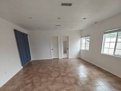 Extra Large Private Room, Private Bath, Private Entry. 2