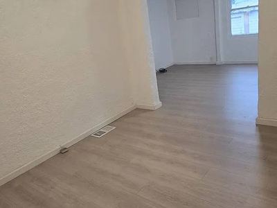 1BR/1BA Near San Carlos Ave and Caltrain – TENANT PAYS UTILITIES 2