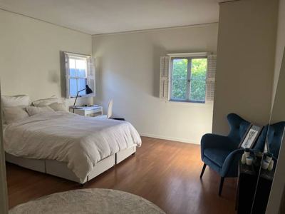 Charming cottage in Westwood Village 2