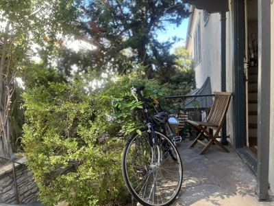 Charming cottage in Westwood Village 3